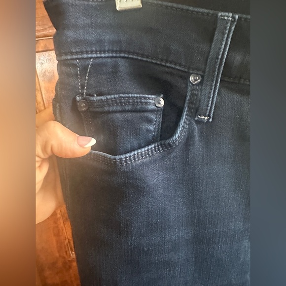 MOTHER NWT LIL’ MOTHER WEEKENDER FRAY SZ 28 Chip on my shoulder flare style - Picture 5 of 13